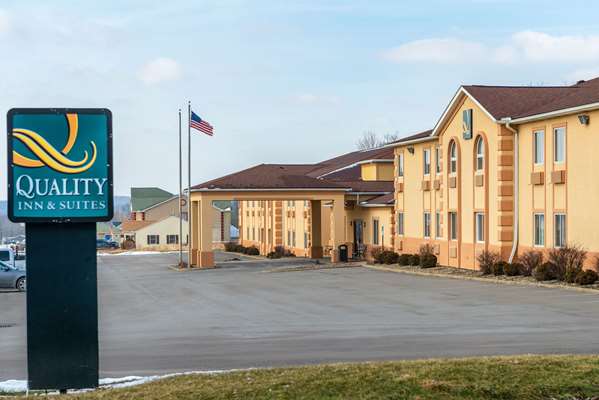 Exterior view - Quality Inn & Suites Seville - I-71, Exit 209