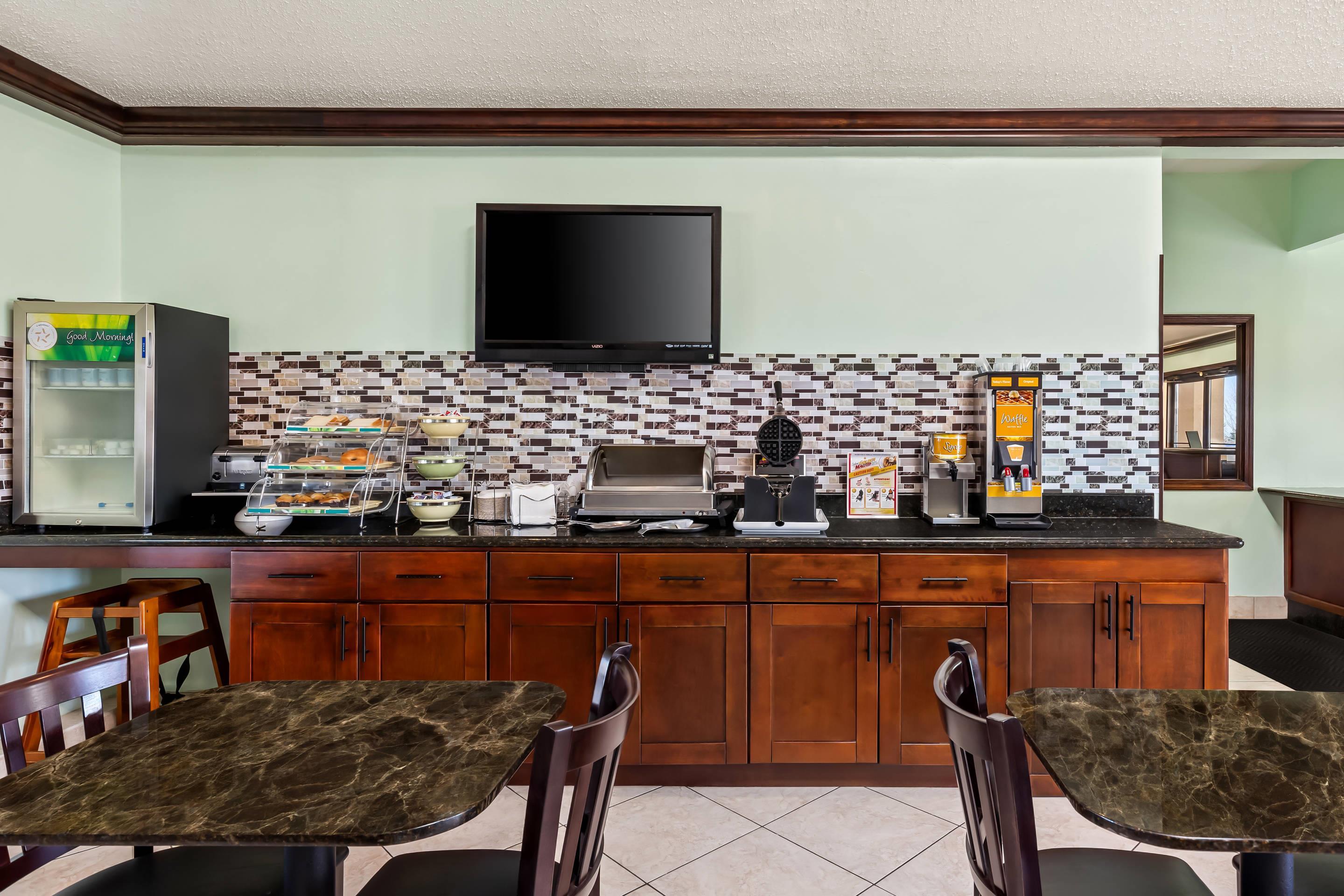 Breakfast area | Quality Inn & Suites