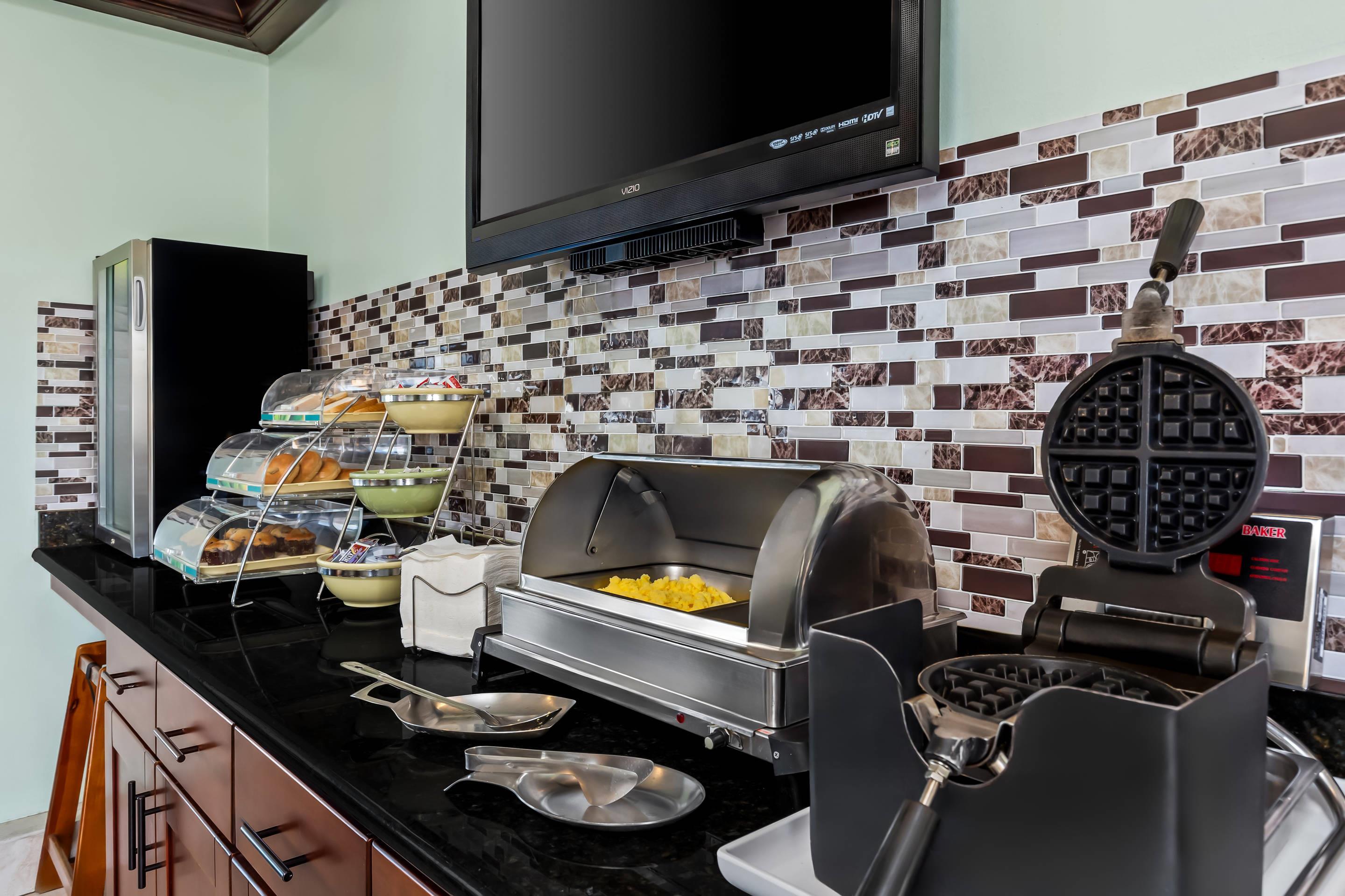 Breakfast area | Quality Inn & Suites