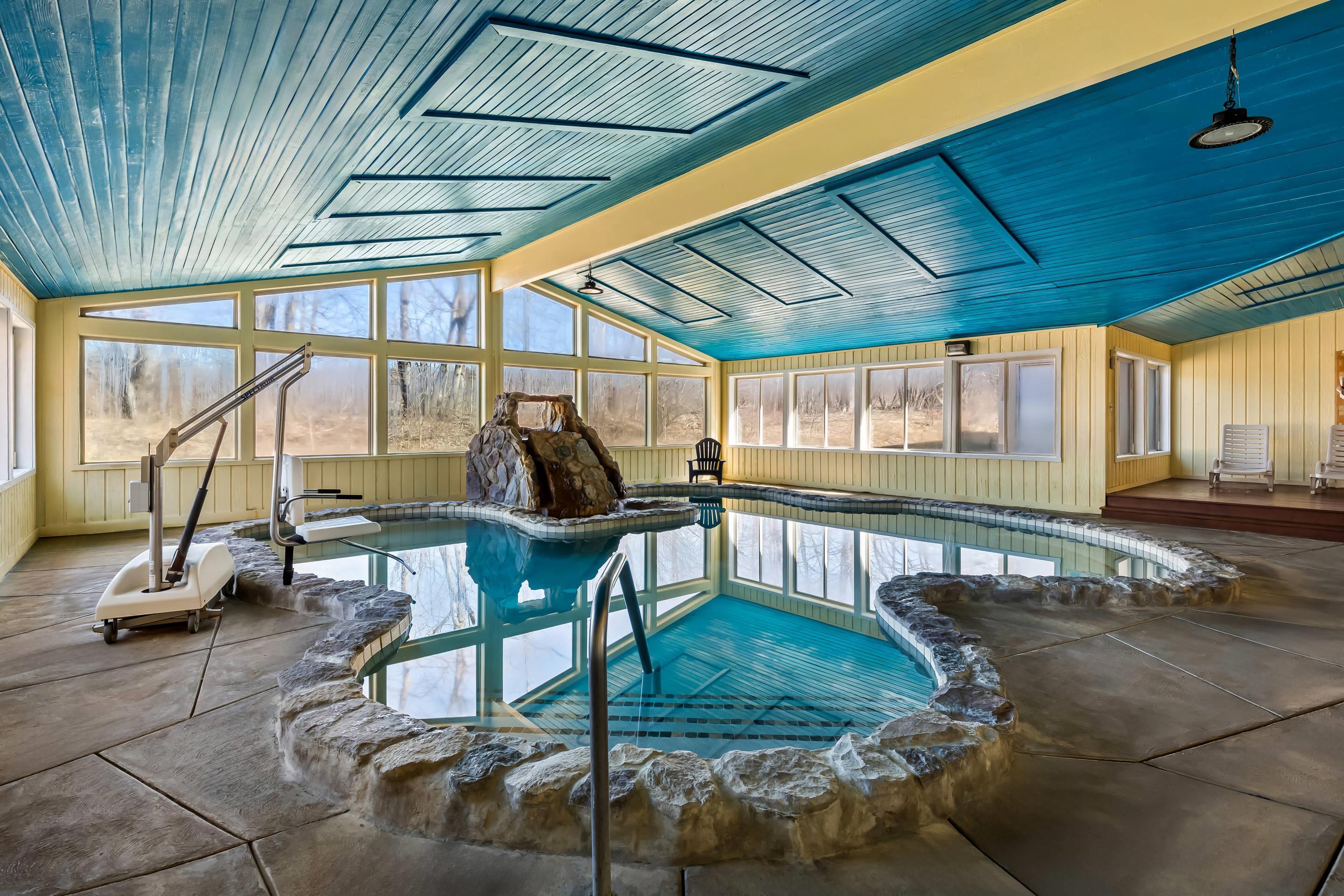 Indoor pool | Quality Inn & Suites