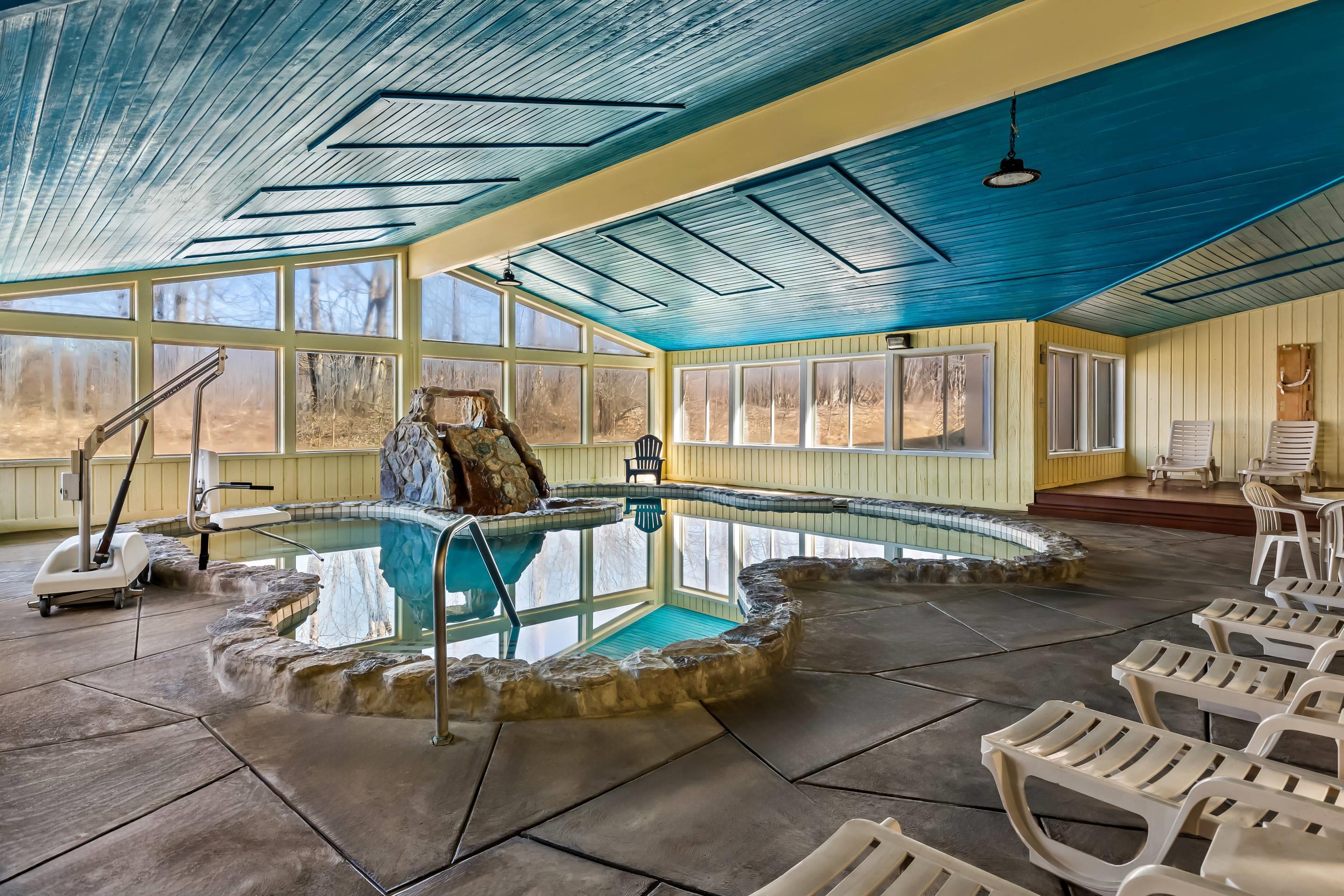 Indoor pool | Quality Inn & Suites