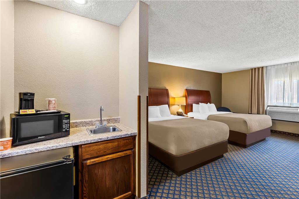 QUALITY INN AND SUITES SEVILLE-guestroom-Guest Room,On-Site.jpg
