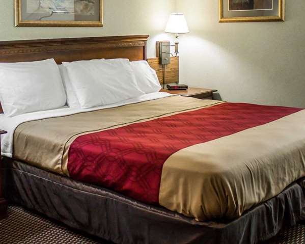  - Econo Lodge Wooster