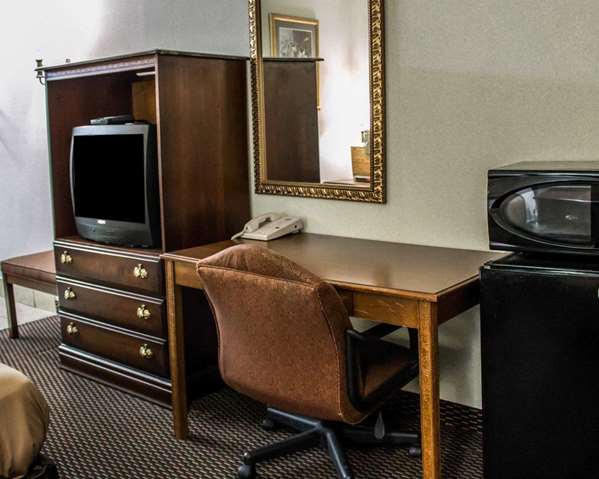  - Econo Lodge Wooster