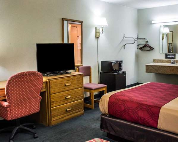  - Econo Lodge Wooster