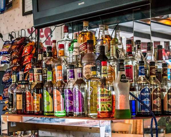 Bar - Econo Lodge Wooster