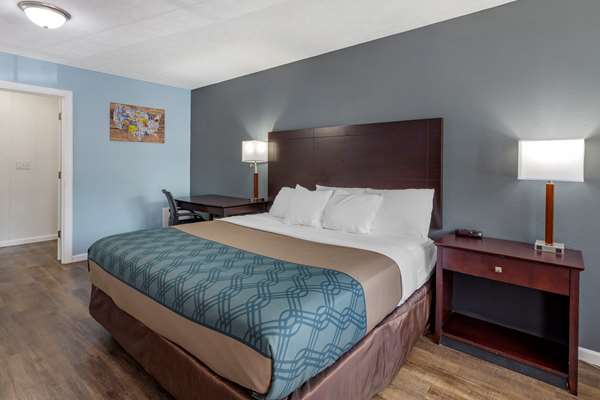  - Econo Lodge Cedar Point South Sandusky