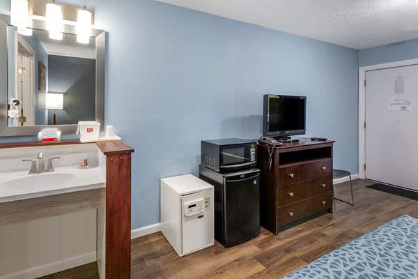  - Econo Lodge Cedar Point South Sandusky