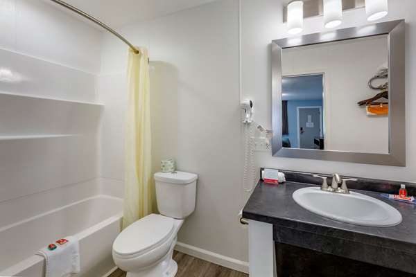  - Econo Lodge Cedar Point South Sandusky