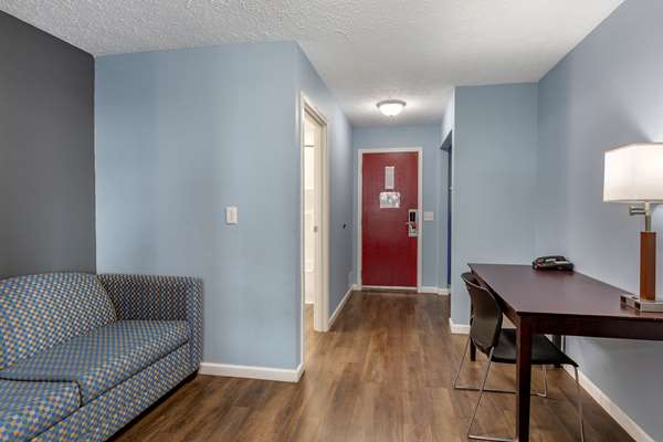 Suite - Econo Lodge Cedar Point South Sandusky