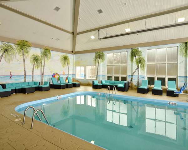 Pool - Comfort Inn Sandusky