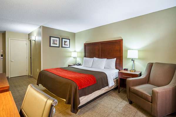  - Comfort Inn Downtown Cleveland - I-90, Exit 172A & 173A