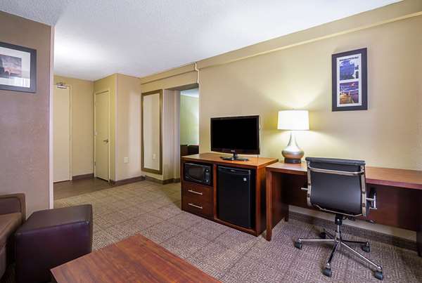 Suite - Comfort Inn Downtown Cleveland - I-90, Exit 172A & 173A