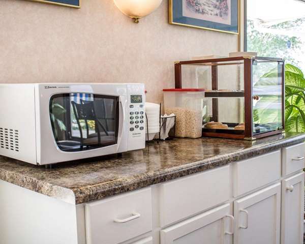 Amenities - Rodeway Inn Findlay - I-75, Exit 159