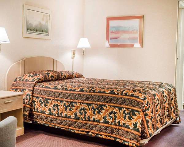  - Rodeway Inn Findlay - I-75, Exit 159