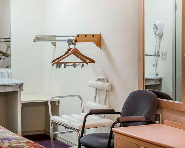  - Rodeway Inn Findlay - I-75, Exit 159