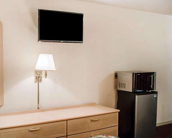  - Rodeway Inn Findlay - I-75, Exit 159