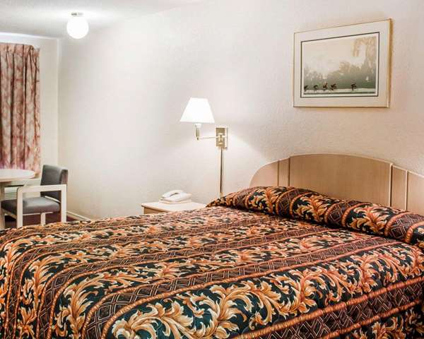  - Rodeway Inn Findlay - I-75, Exit 159