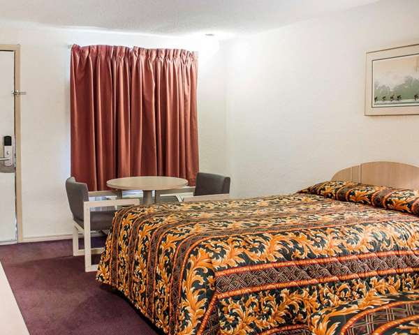  - Rodeway Inn Findlay - I-75, Exit 159