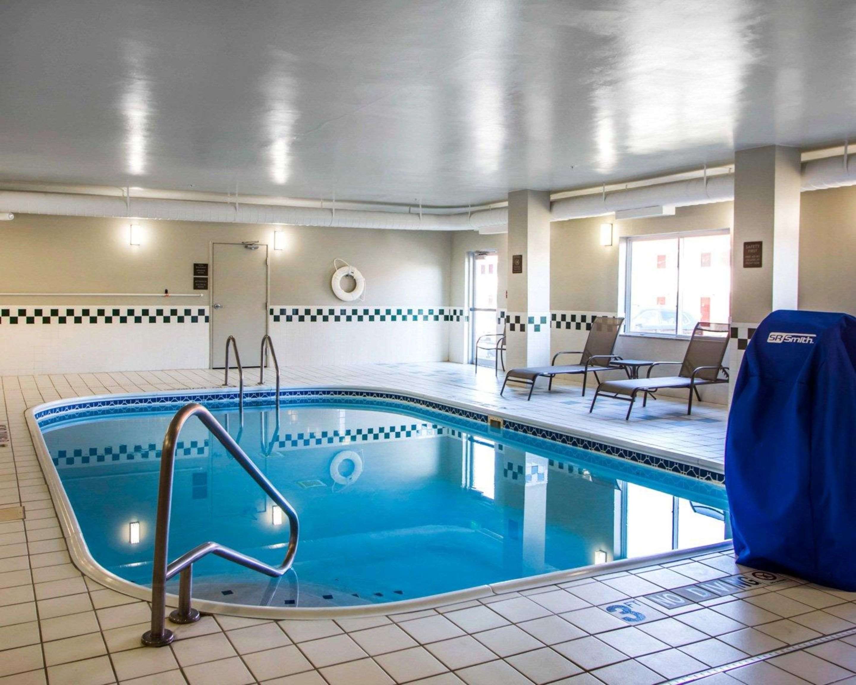 Indoor pool | Comfort Suites Columbus West - Hilliard