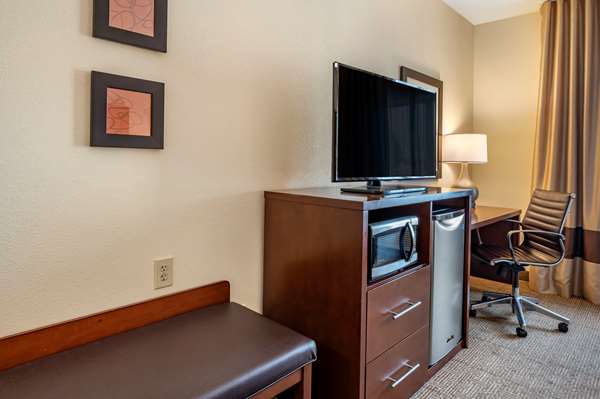  - Comfort Suites West Columbus - I-70, Exit 91