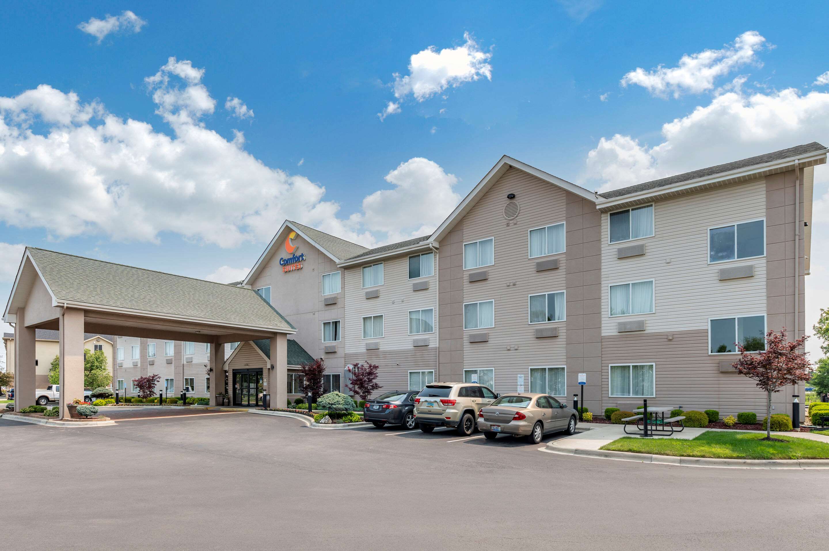 Hotel exterior | Comfort Suites Columbus West - Hilliard