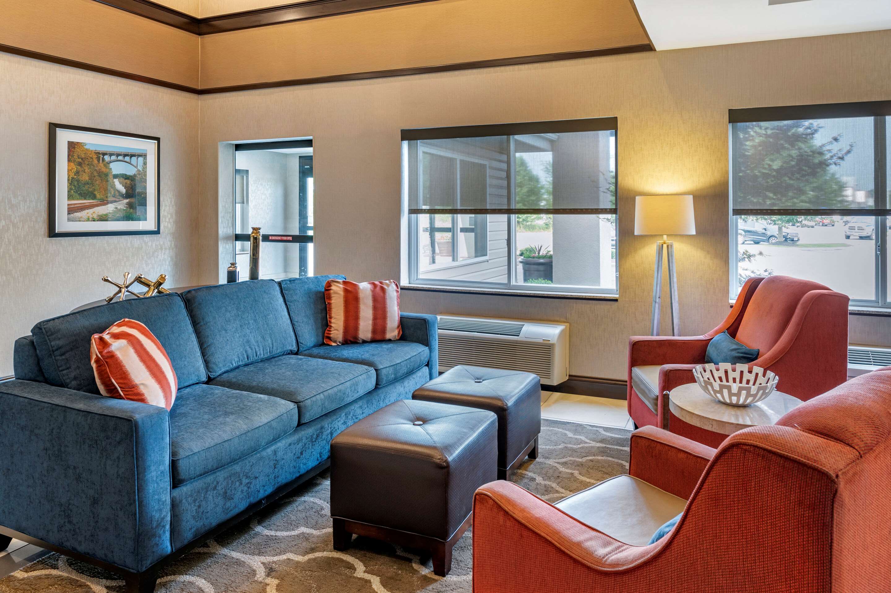 Lobby with sitting area | Comfort Suites Columbus West - Hilliard