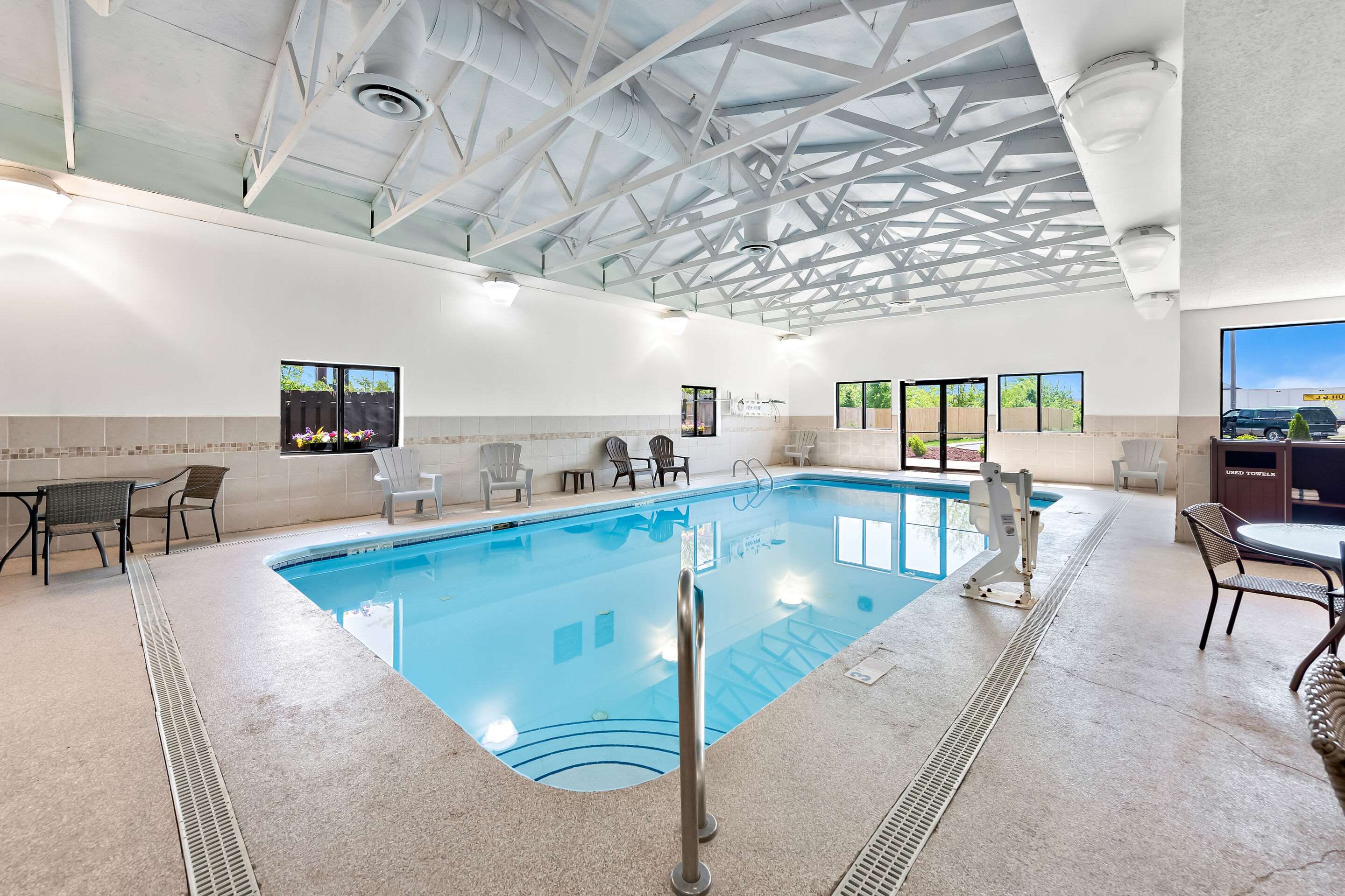 Indoor pool | Comfort Suites Columbus