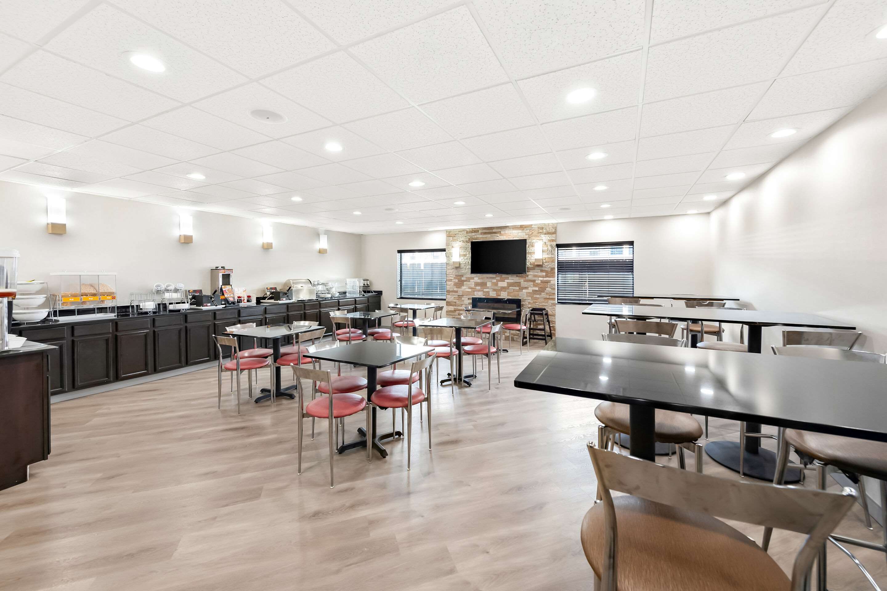 Breakfast area | Comfort Suites Columbus