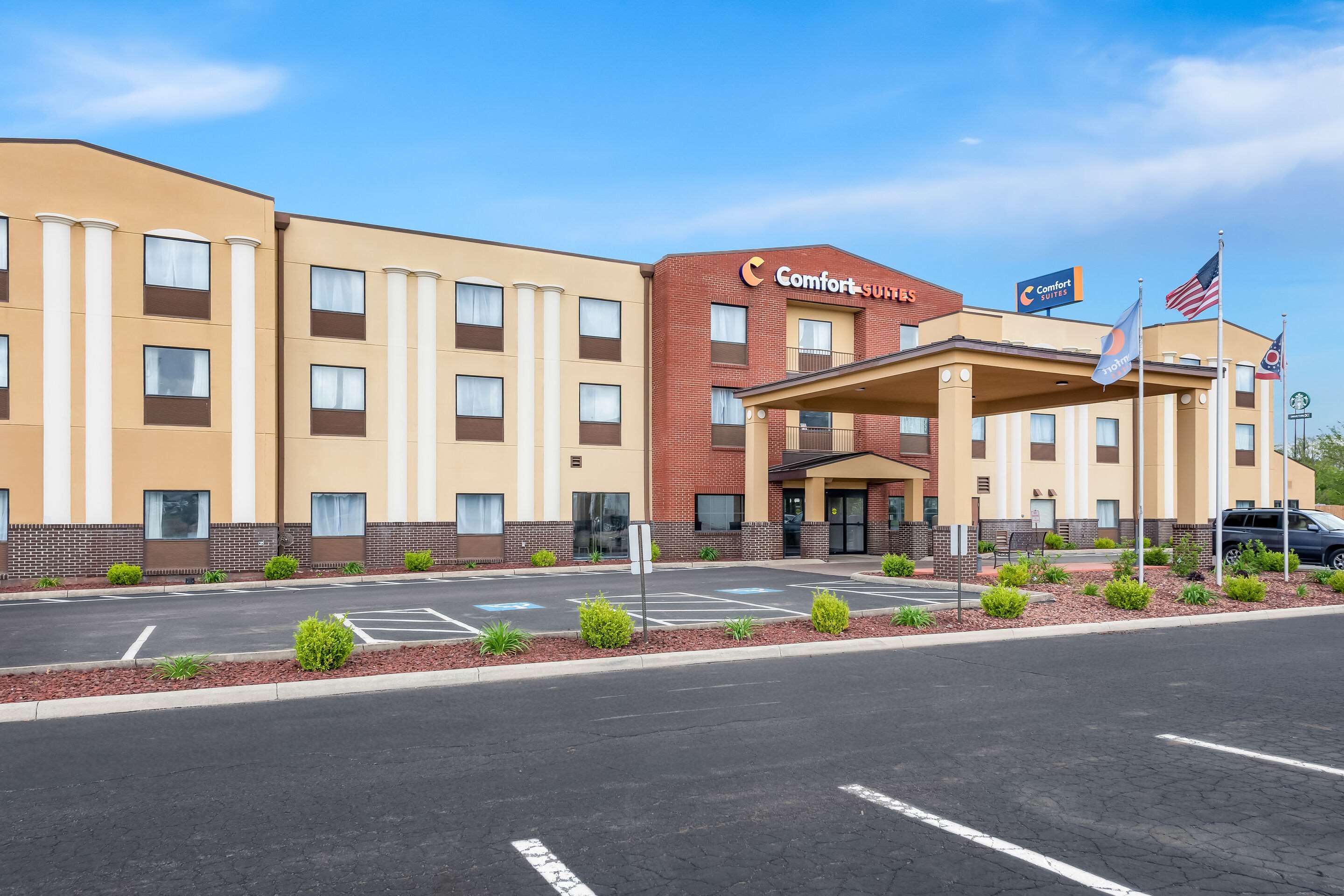 Hotel exterior | Comfort Suites Columbus