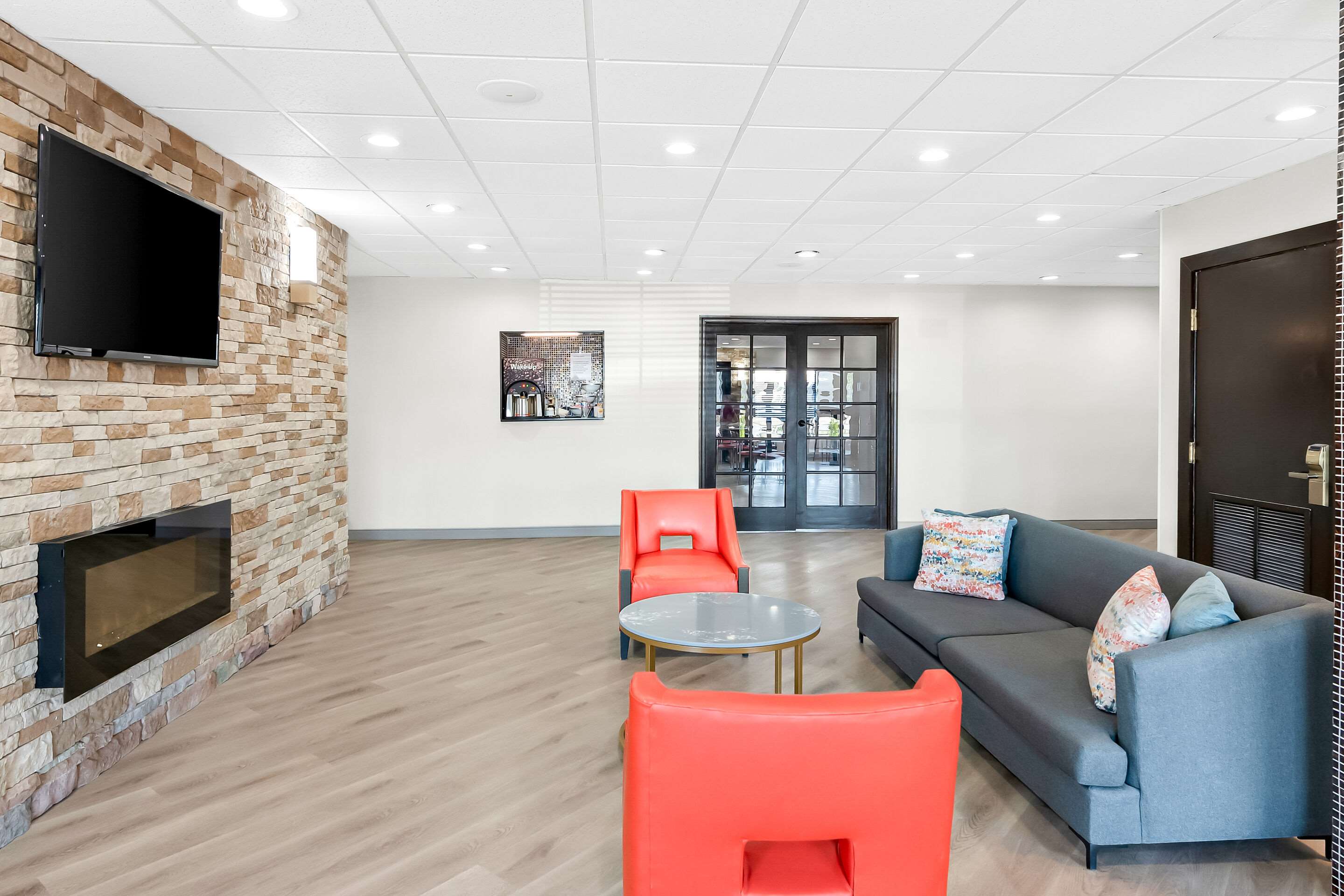 Hotel lobby | Comfort Suites Columbus