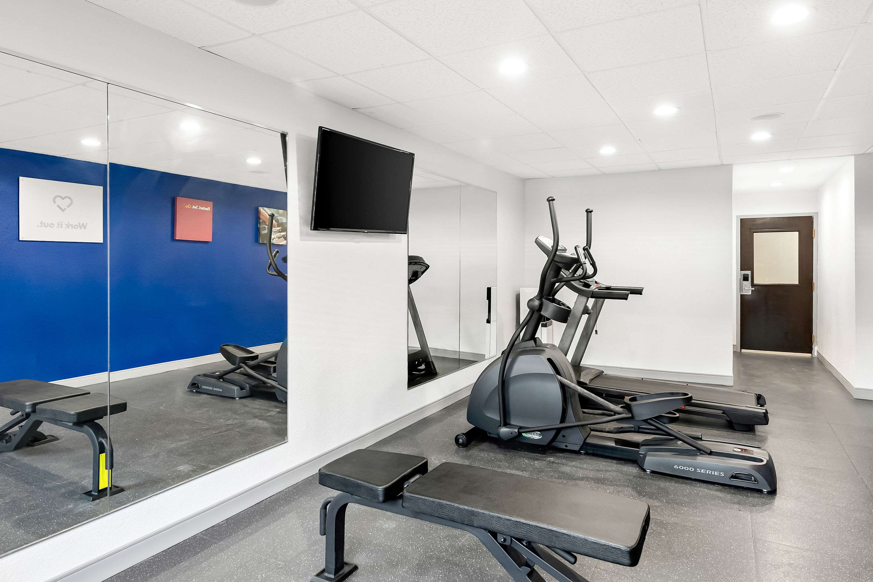 Fitness center | Comfort Suites Columbus