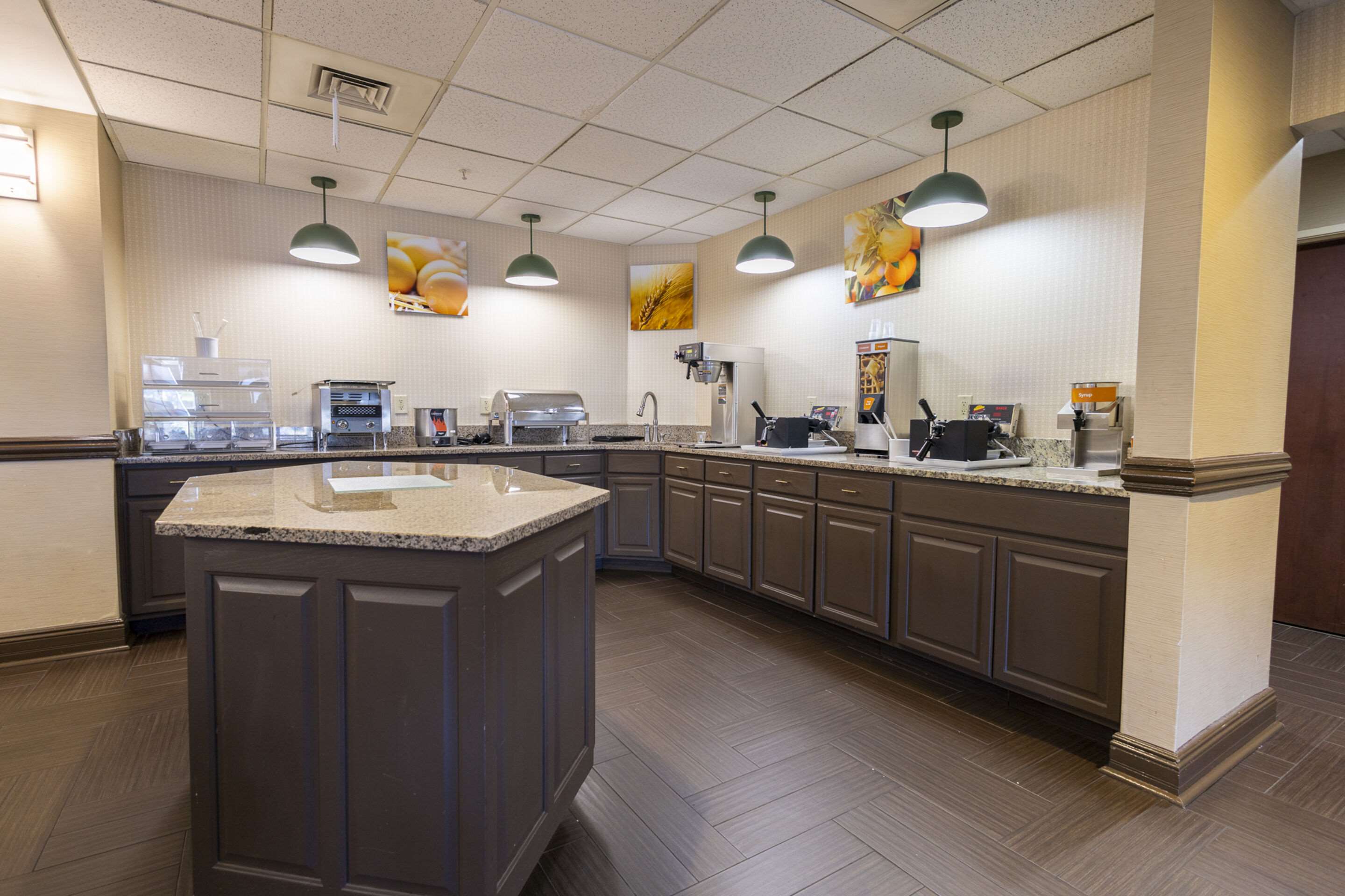 Breakfast area | Comfort Suites Gatlinburg Downtown-Convention Center