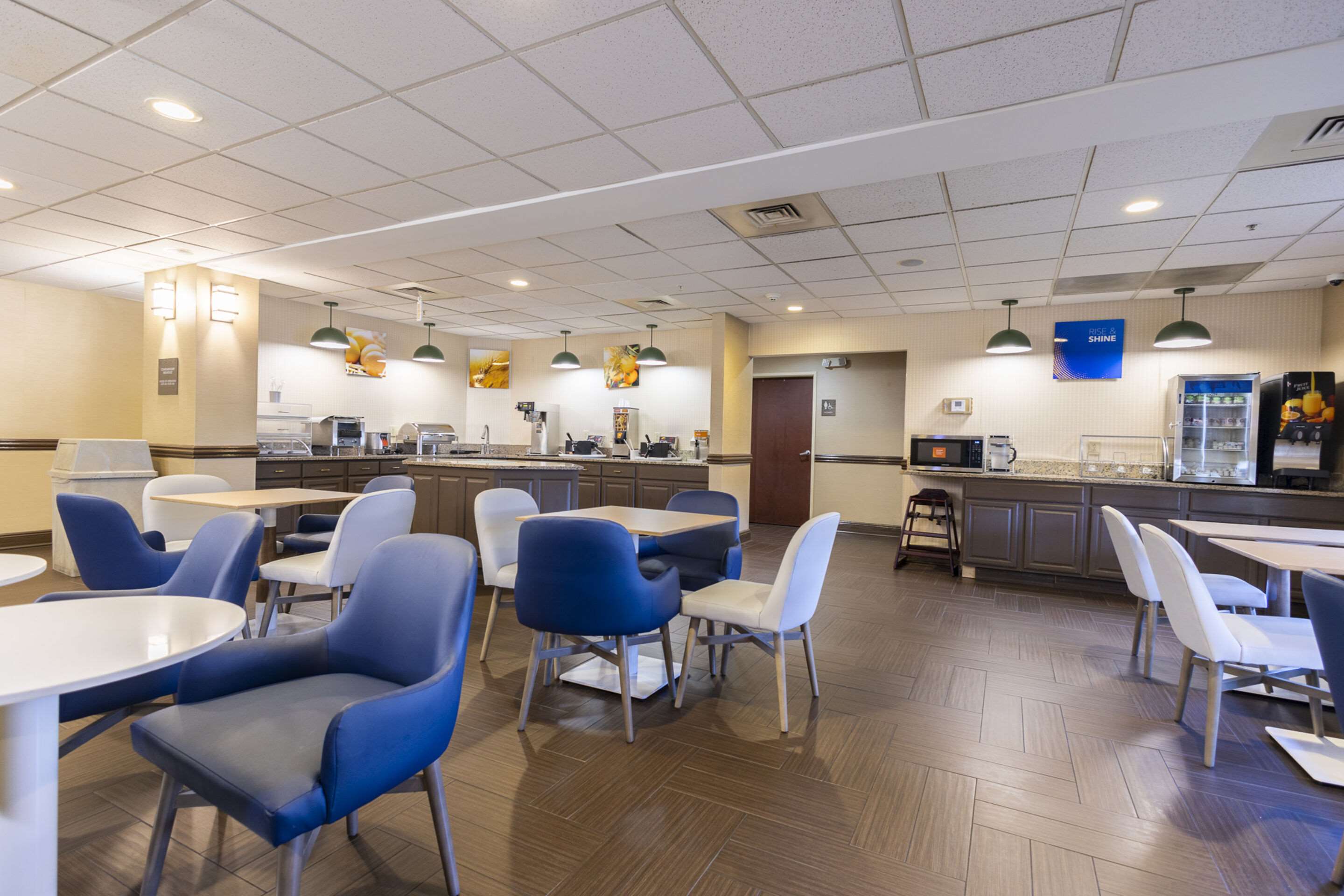 Breakfast area | Comfort Suites Gatlinburg Downtown-Convention Center