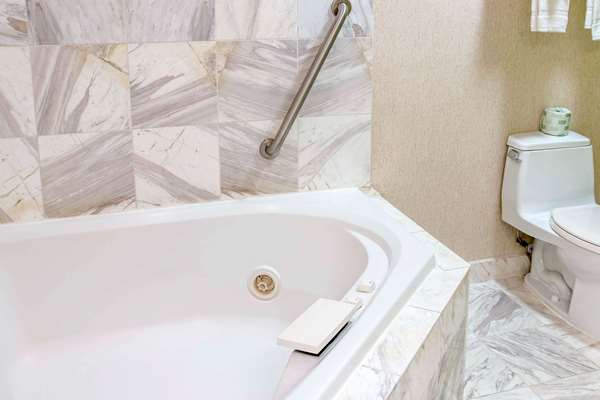 Suite - Sleep Inn & Suites Oregon - I-280, Exit 6B