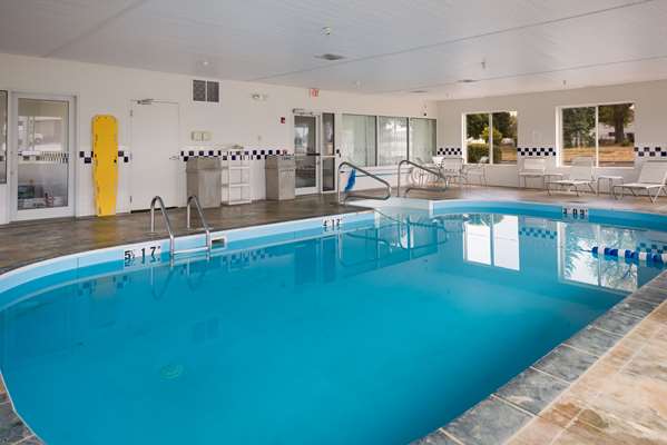 Pool - Sleep Inn & Suites Port Clinton