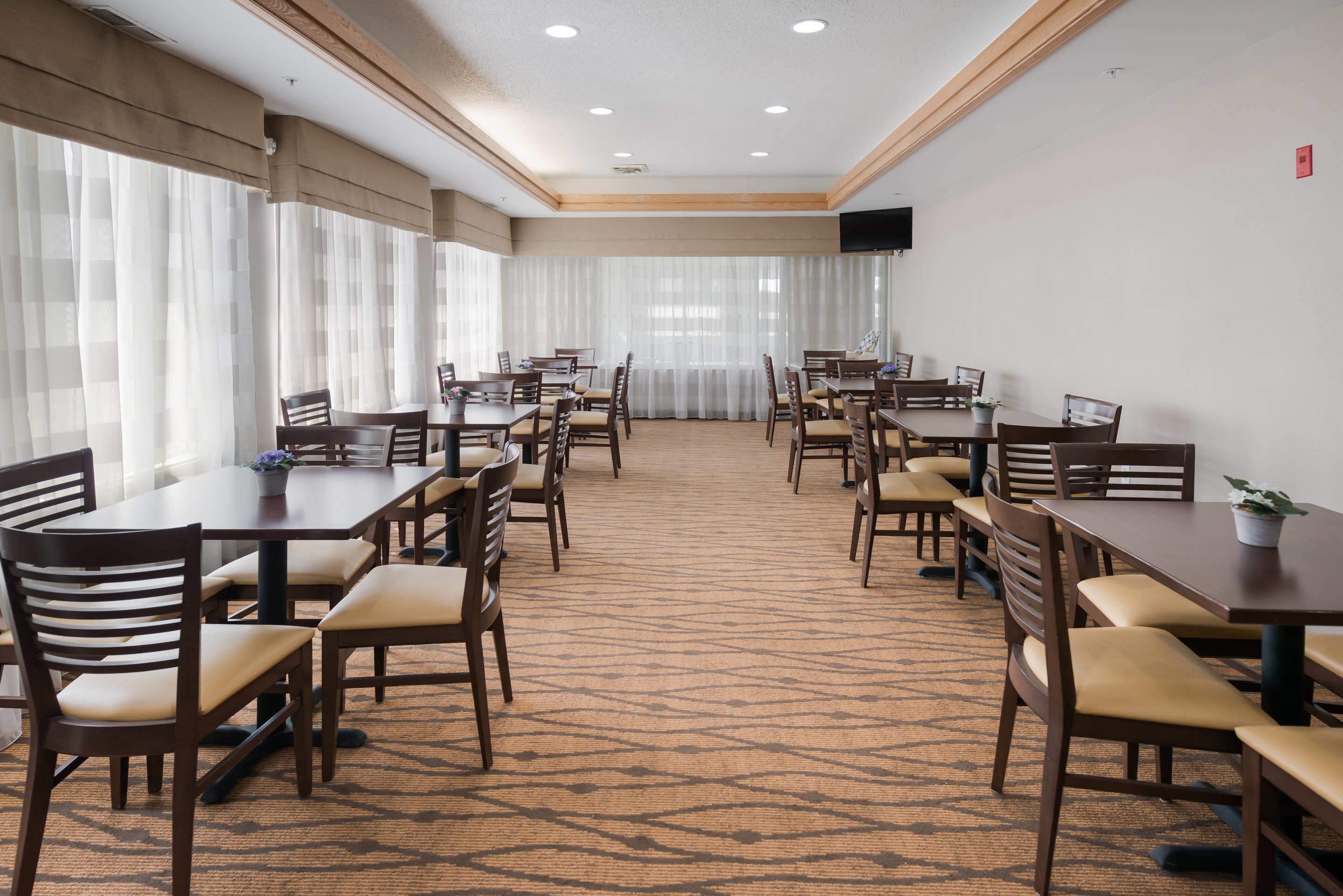 Breakfast area | Sleep Inn & Suites Port Clinton