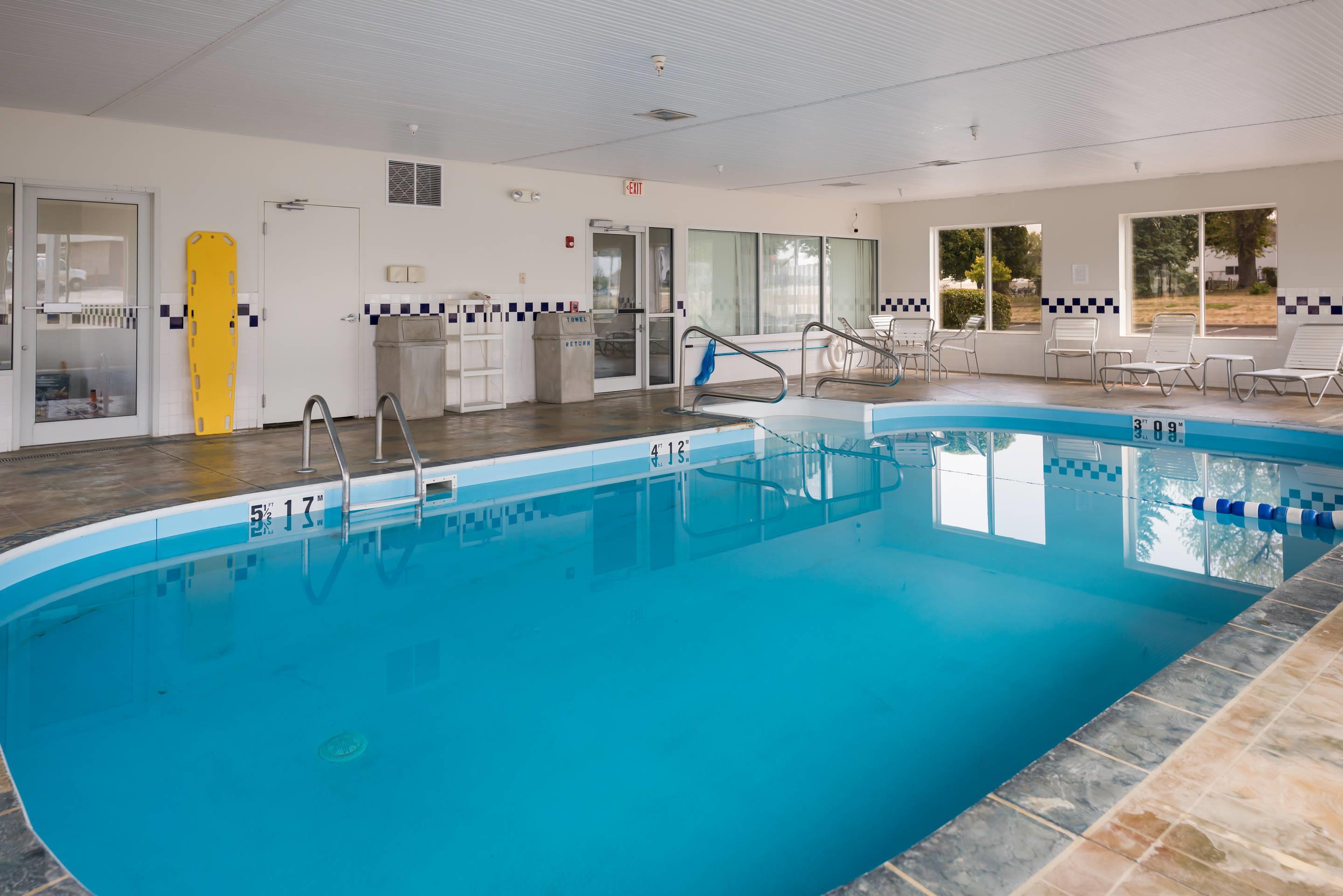 Indoor pool | Sleep Inn & Suites Port Clinton