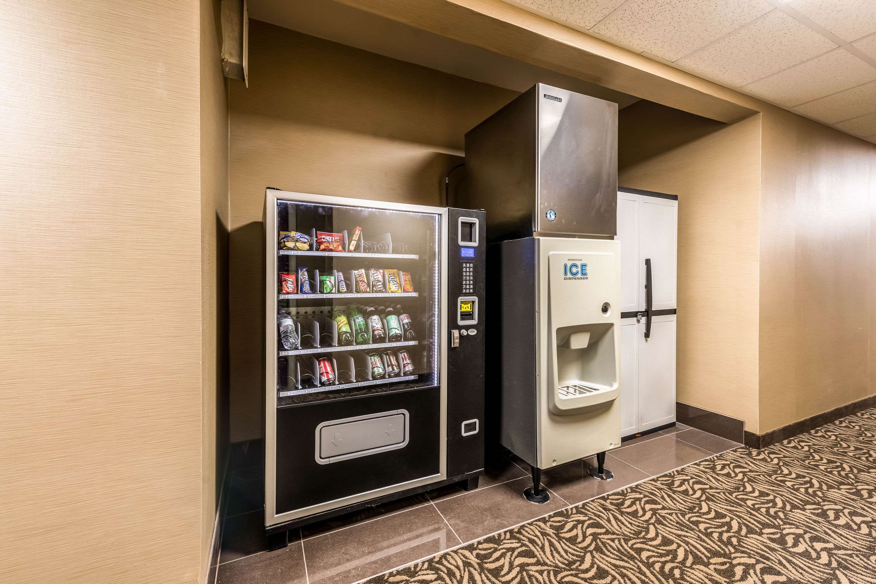 Hotel vending area | Comfort Inn & Suites Dayton