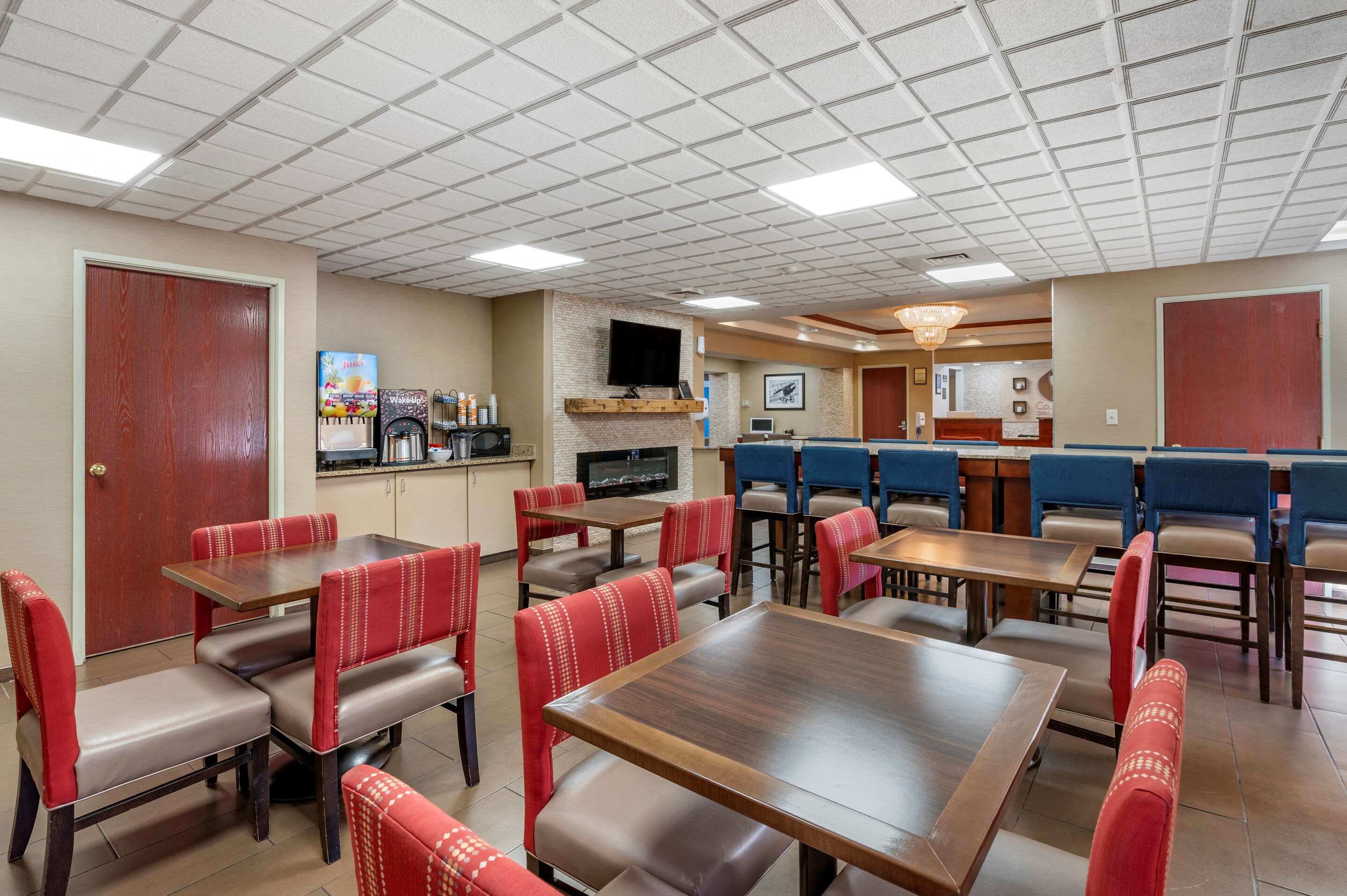 Enjoy breakfast in this seating area | Comfort Inn & Suites Dayton