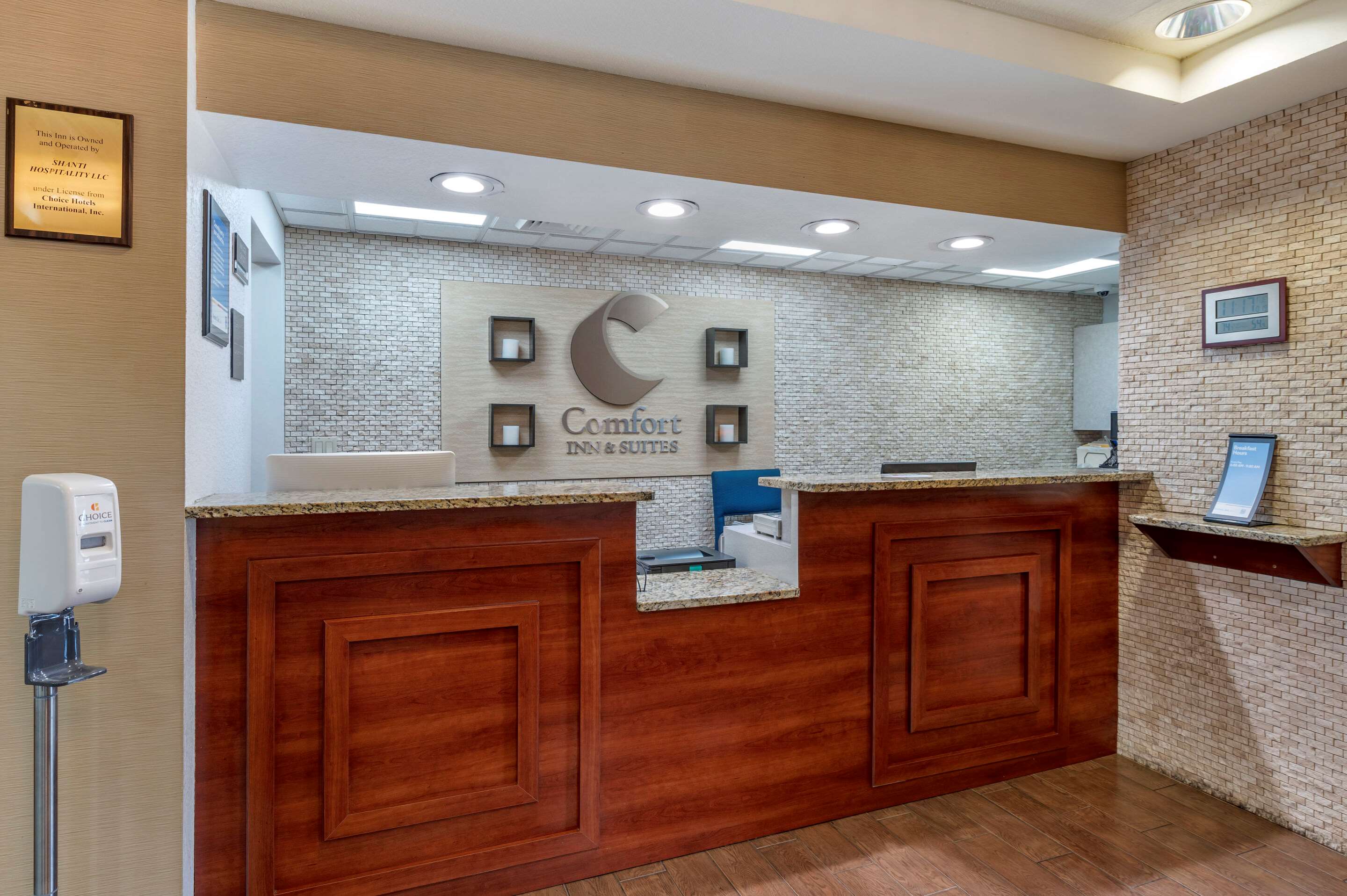 Front desk | Comfort Inn & Suites Dayton
