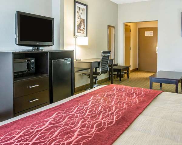 Suite - Comfort Inn & Suites Maumee - I-80 & I-90, Exit 59