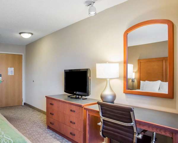 - Comfort Inn & Suites West Chester - I-75, Exit 19