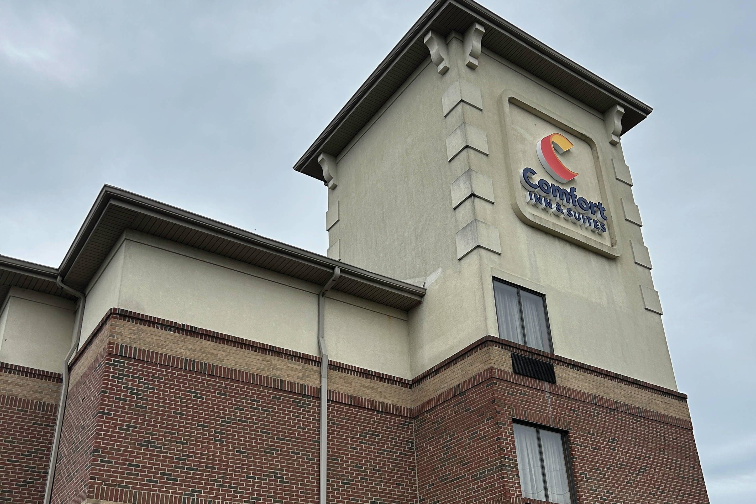 Hotel exterior | Comfort Inn & Suites West Chester - North Cincinnati
