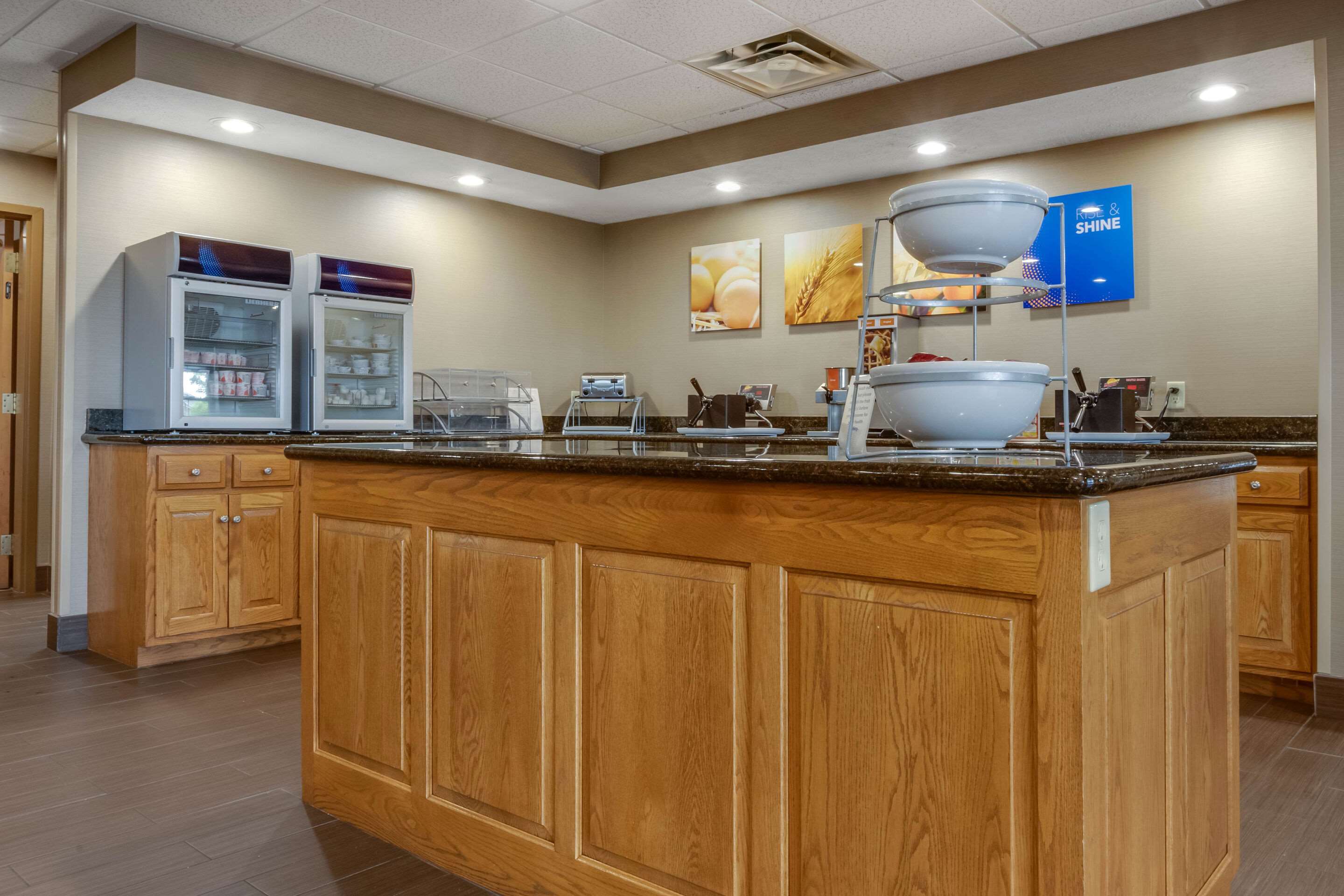 Breakfast area | Comfort Suites Hotel and Conference Center