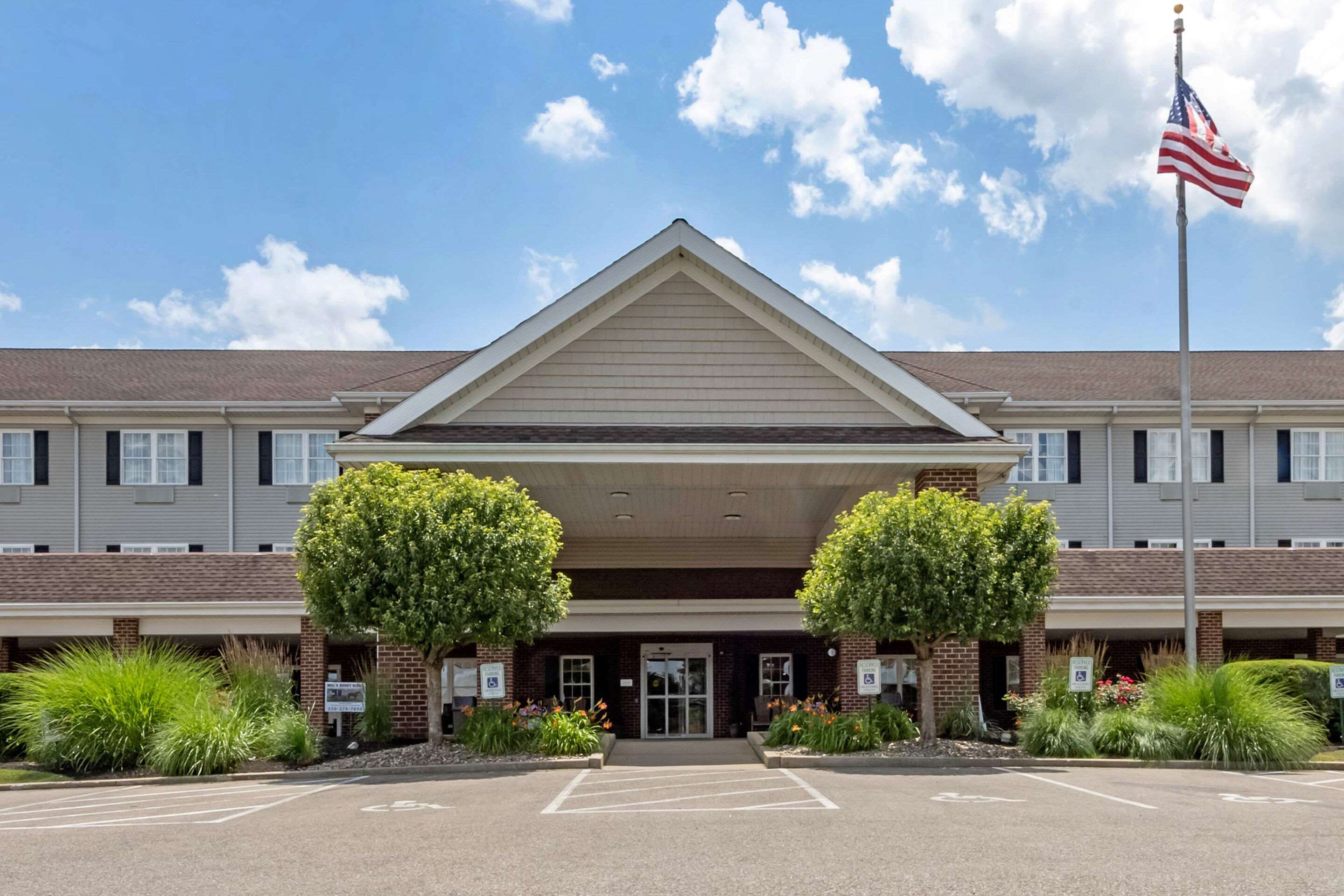 Hotel exterior | Comfort Suites Hotel and Conference Center
