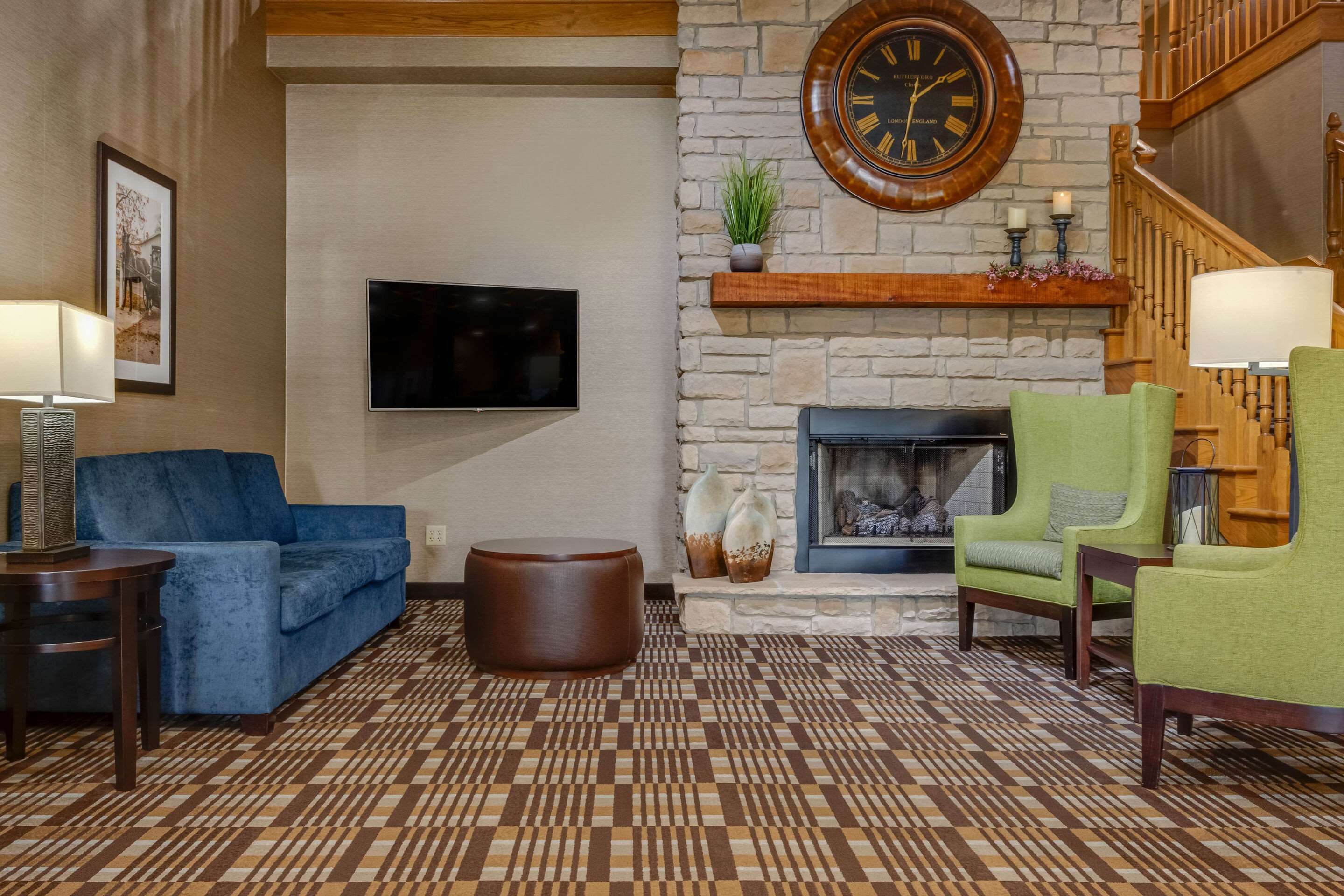 Lobby with sitting area | Comfort Suites Hotel and Conference Center