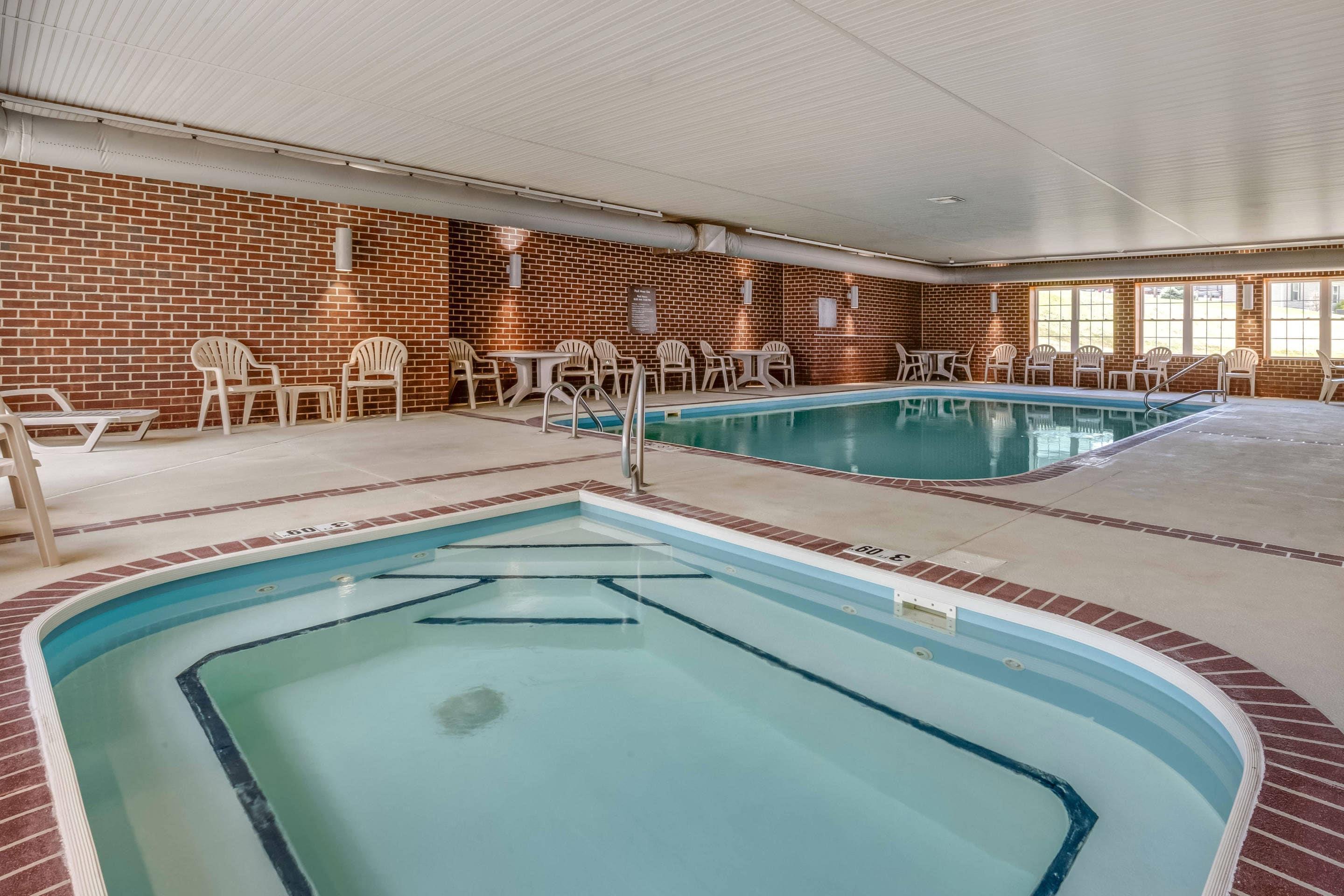 Indoor pool | Comfort Suites Hotel and Conference Center