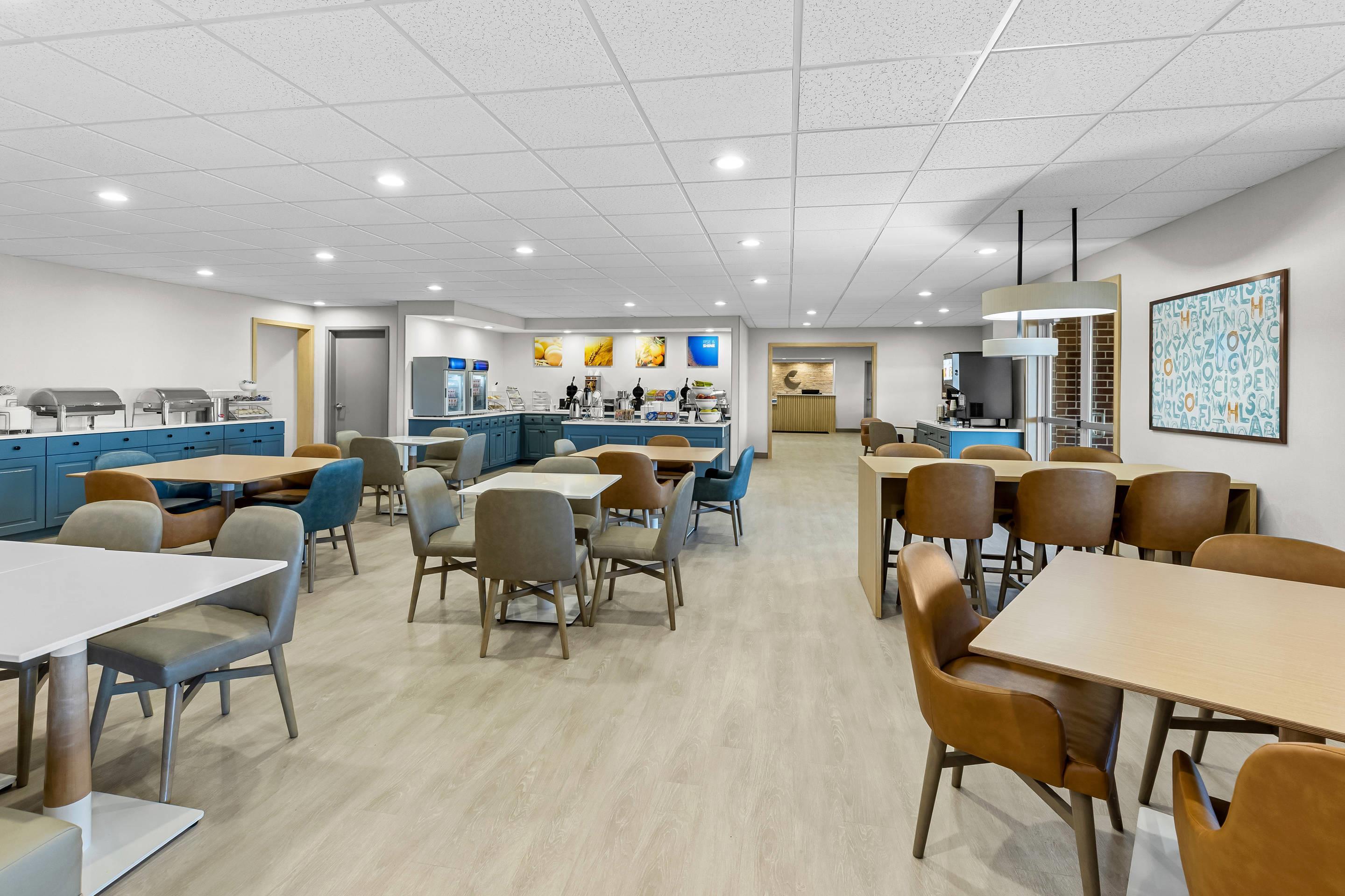 Breakfast area | Comfort Suites Hotel and Conference Center