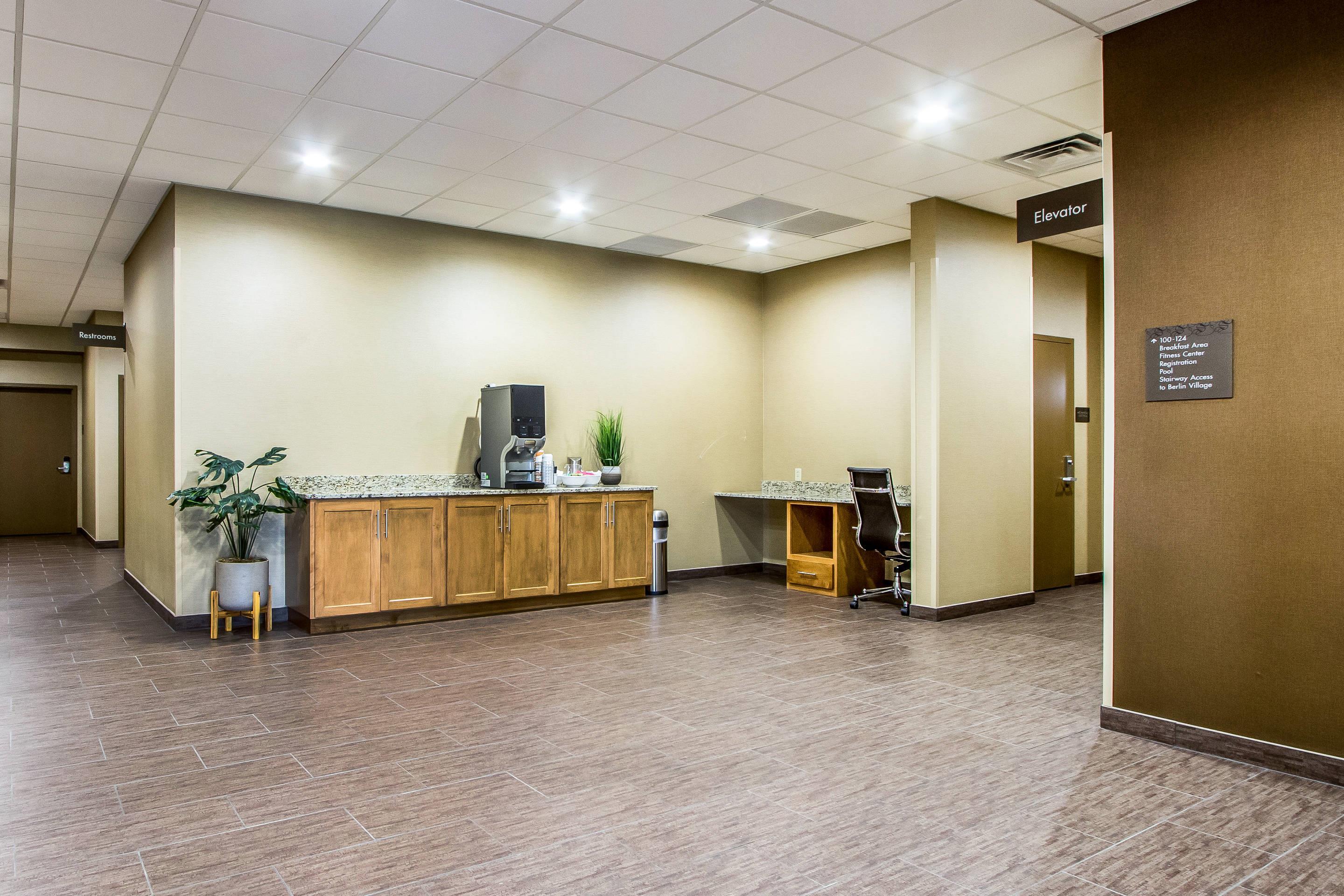 Meeting room | Comfort Suites Hotel and Conference Center
